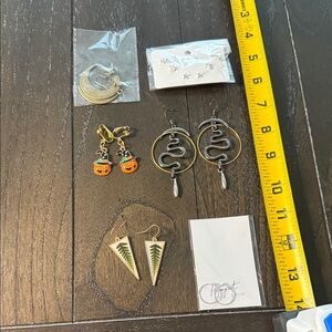 6 Random sets of earrings
